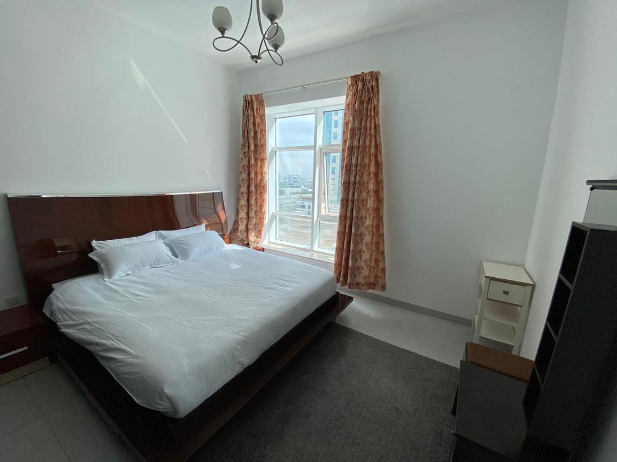 Homestay Wonderful ' For Girls Only ' In Tecom, Al Barsha Dubai