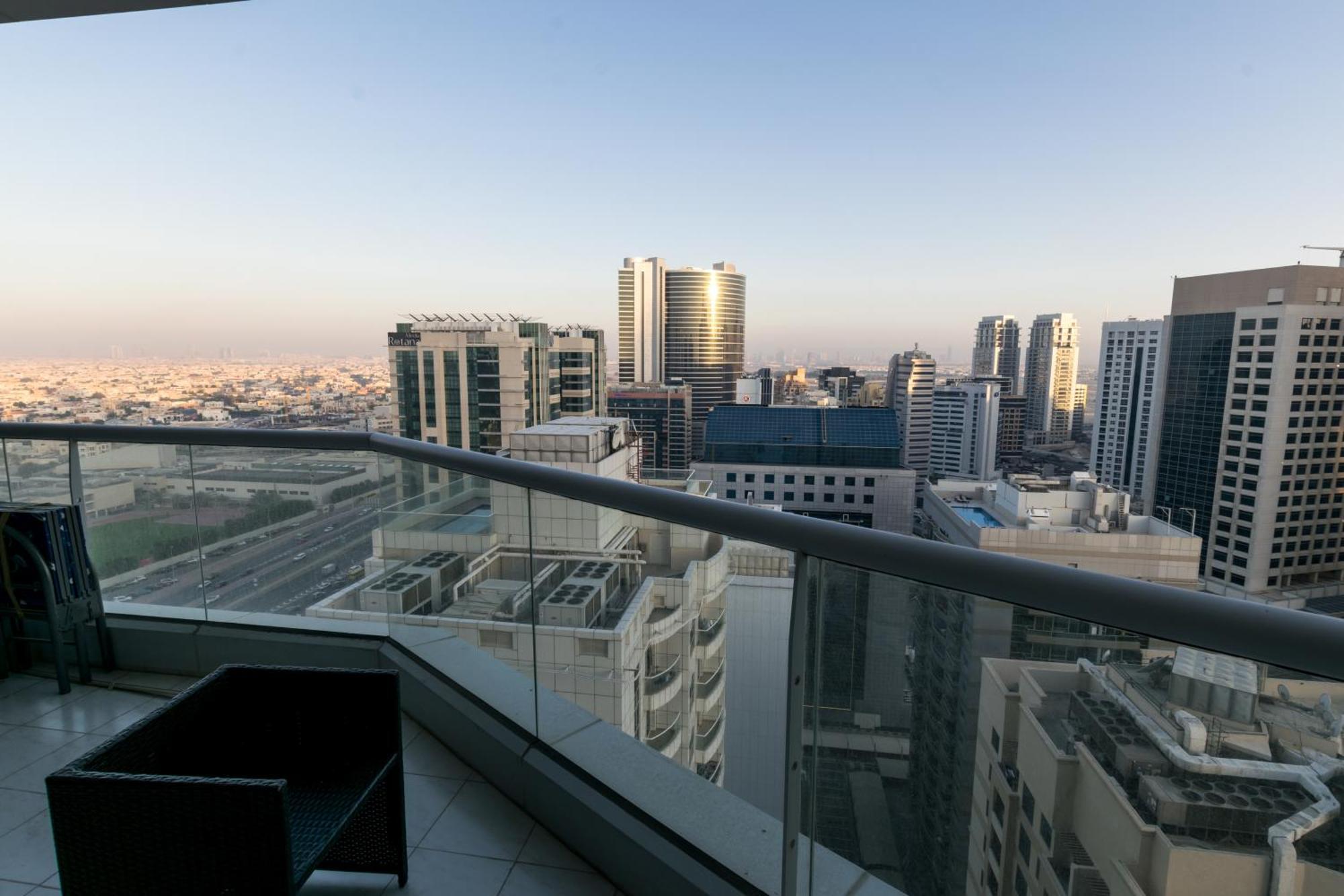 Wonderful ' For Girls Only ' In Tecom, Al Barsha Homestay *