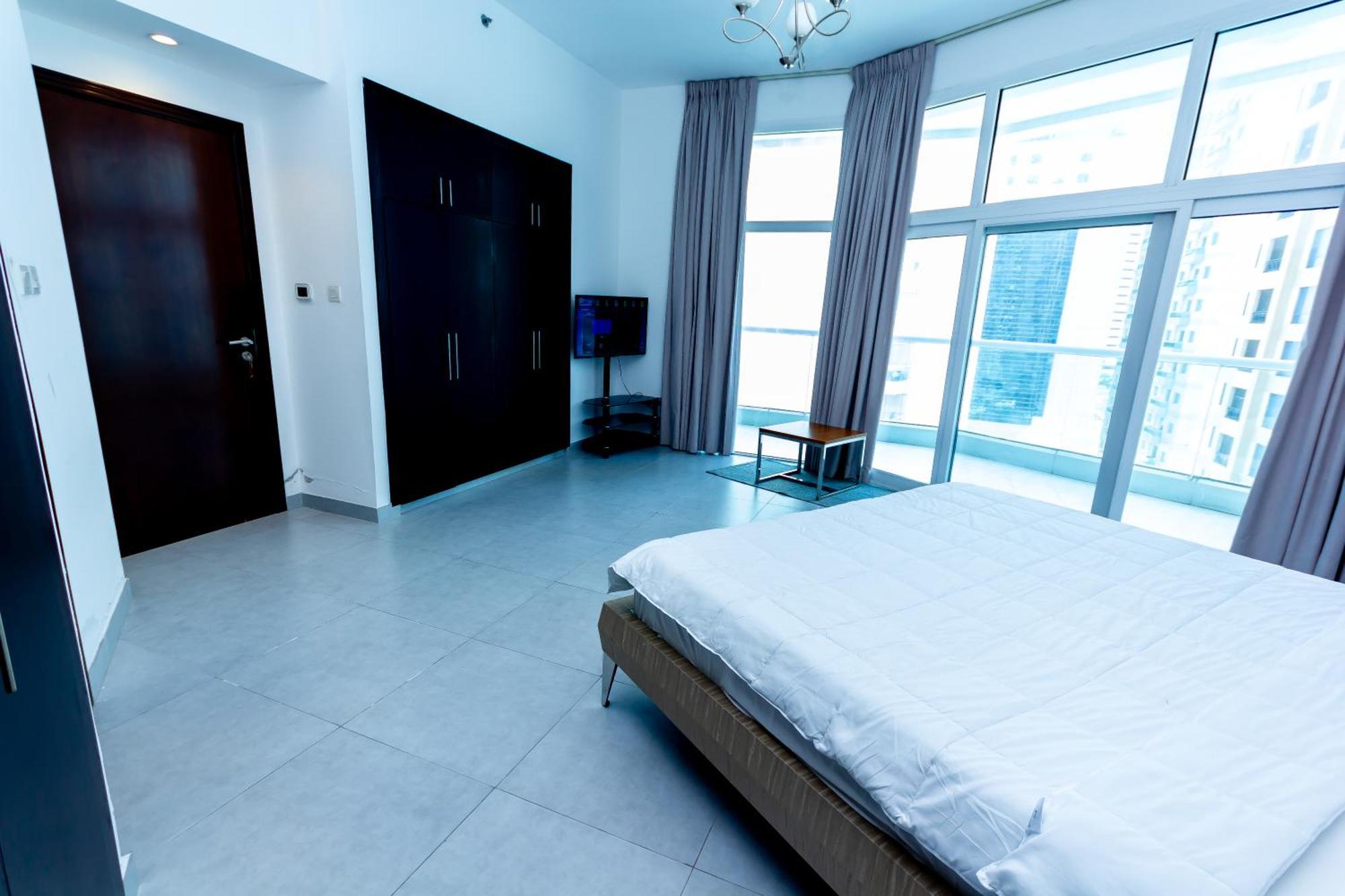 Wonderful ' For Girls Only ' In Tecom, Al Barsha Homestay *