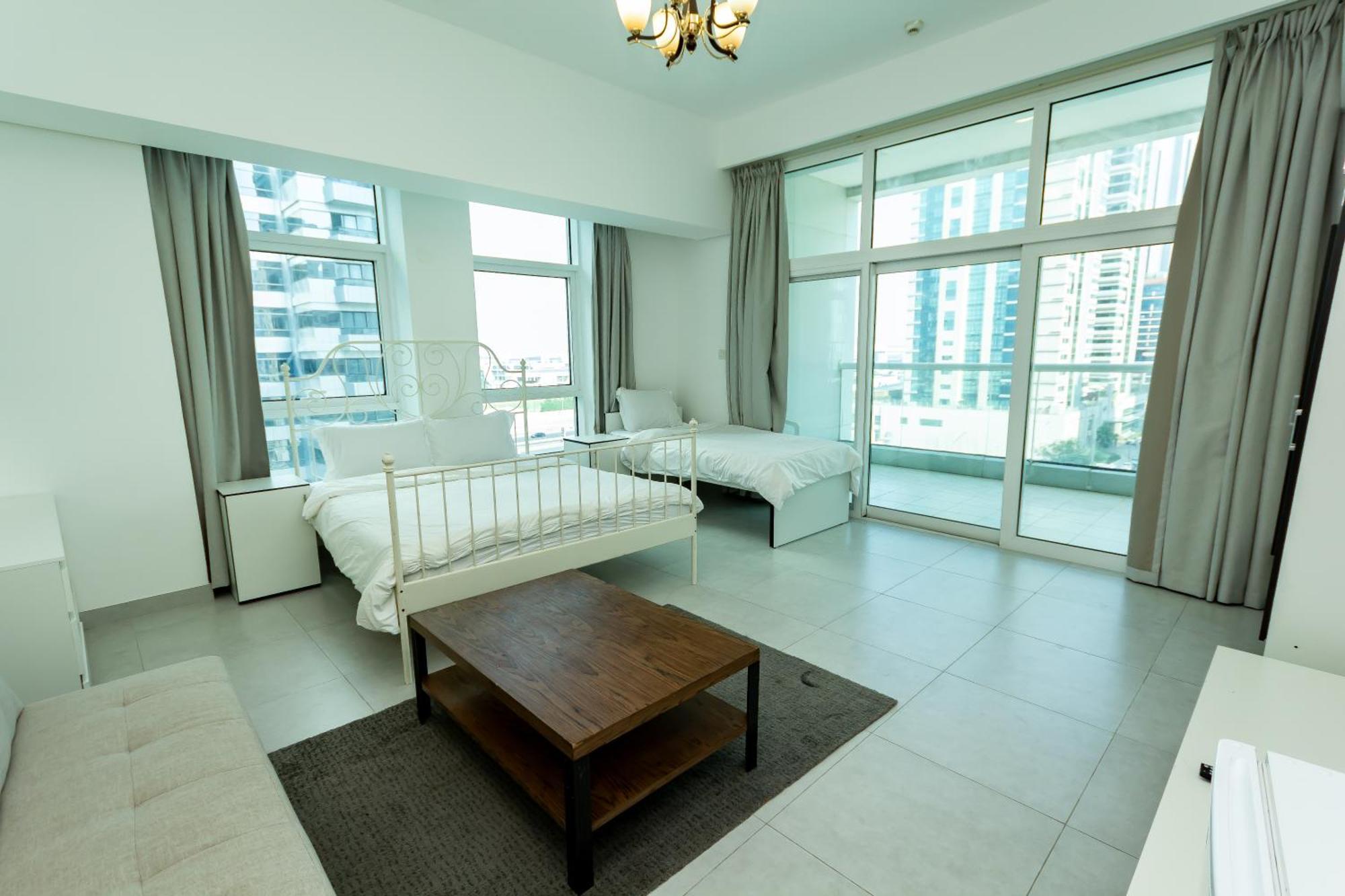 Wonderful ' For Girls Only ' In Tecom, Al Barsha Homestay *