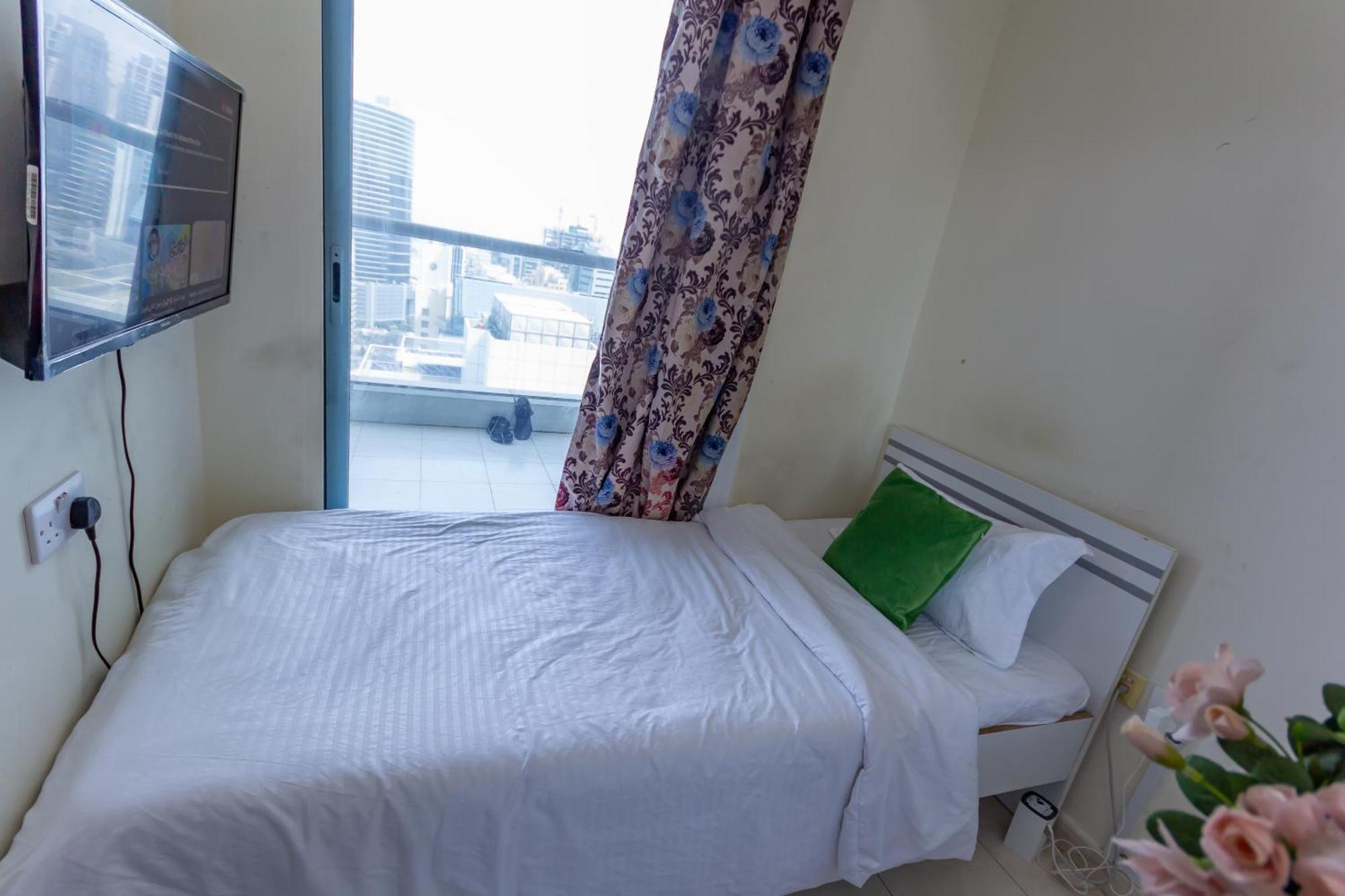 Homestay Wonderful ' For Girls Only ' In Tecom, Al Barsha