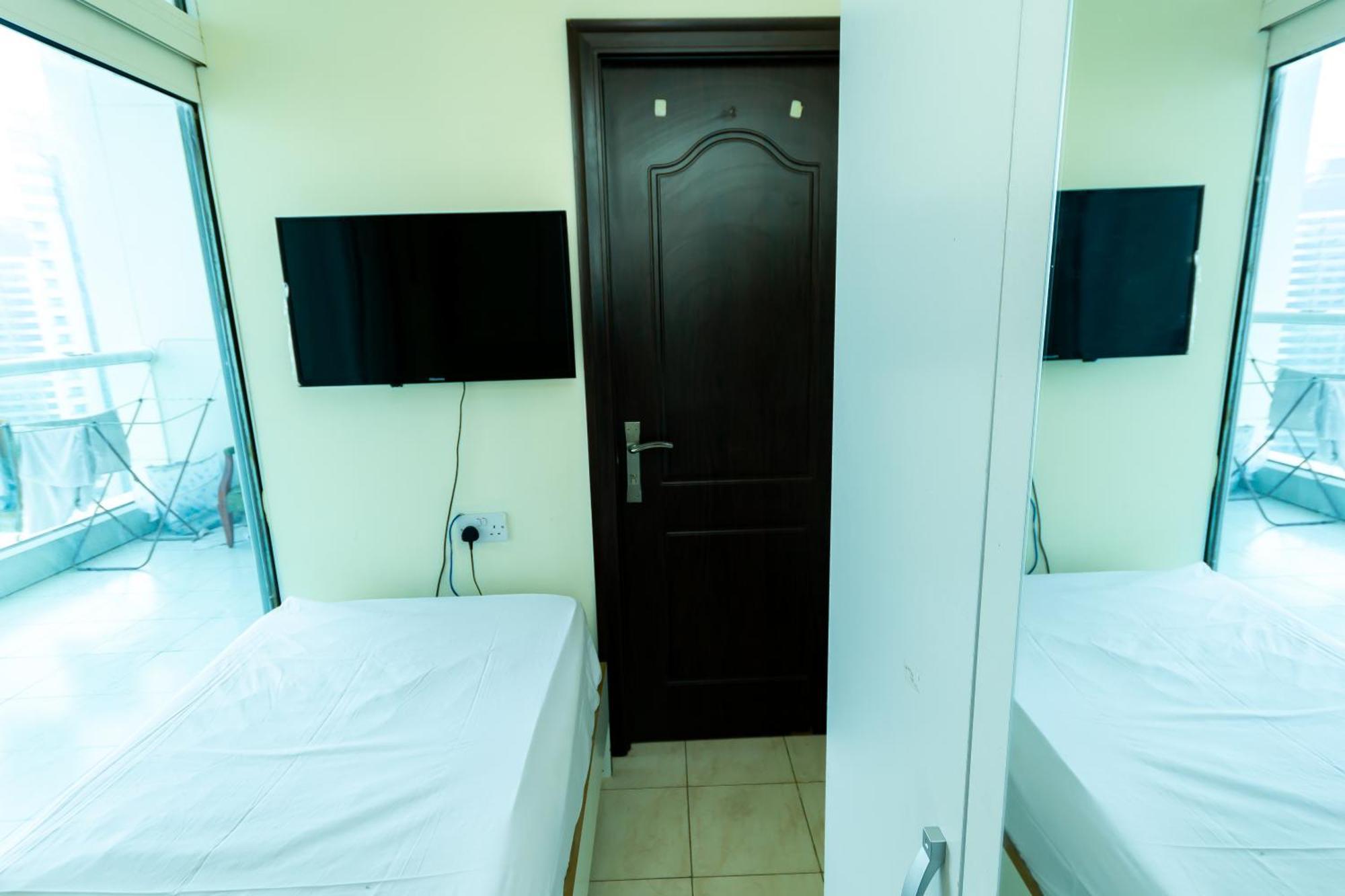 Wonderful ' For Girls Only ' In Tecom, Al Barsha Homestay