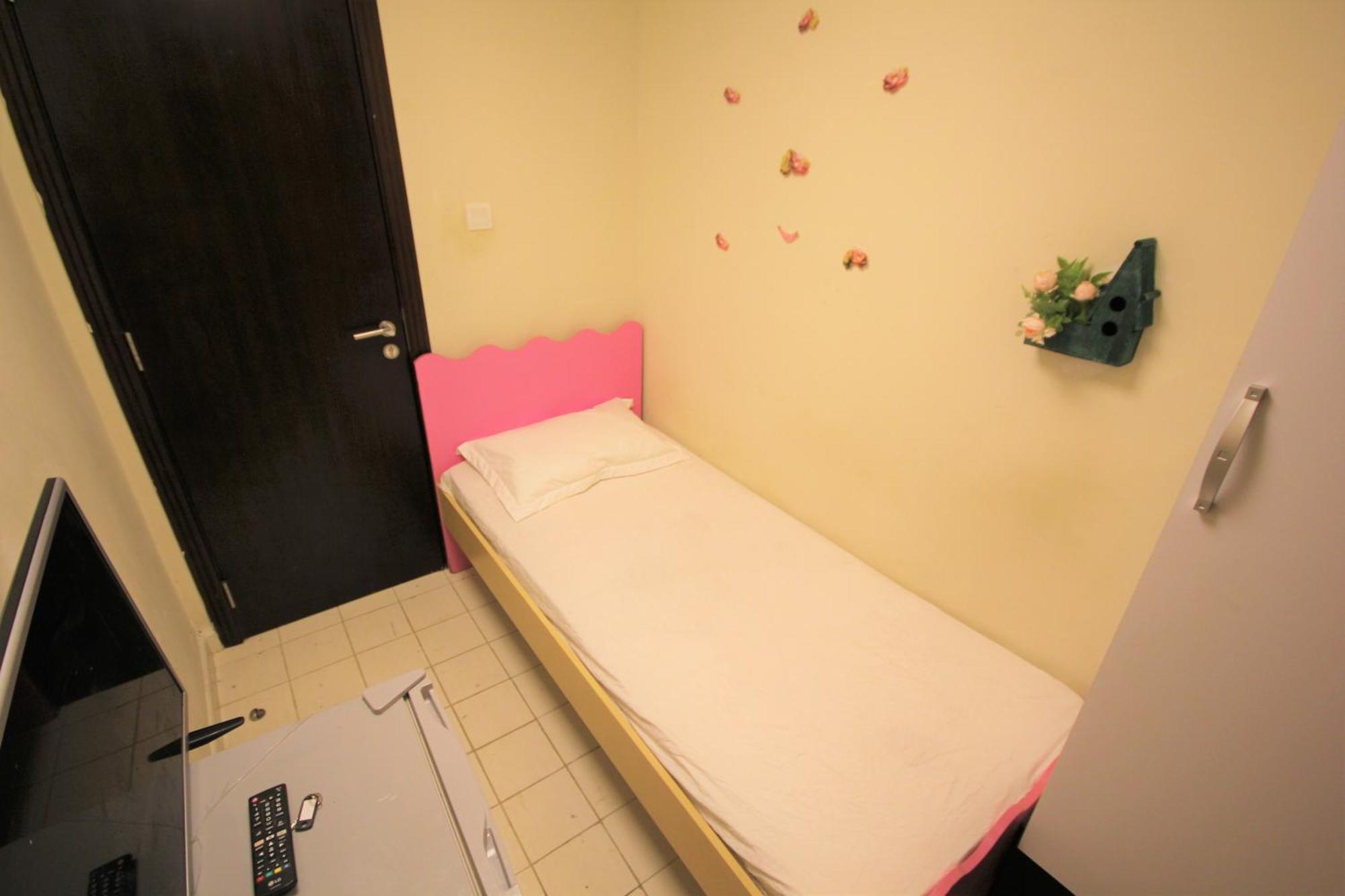 Homestay Wonderful ' For Girls Only ' In Tecom, Al Barsha *