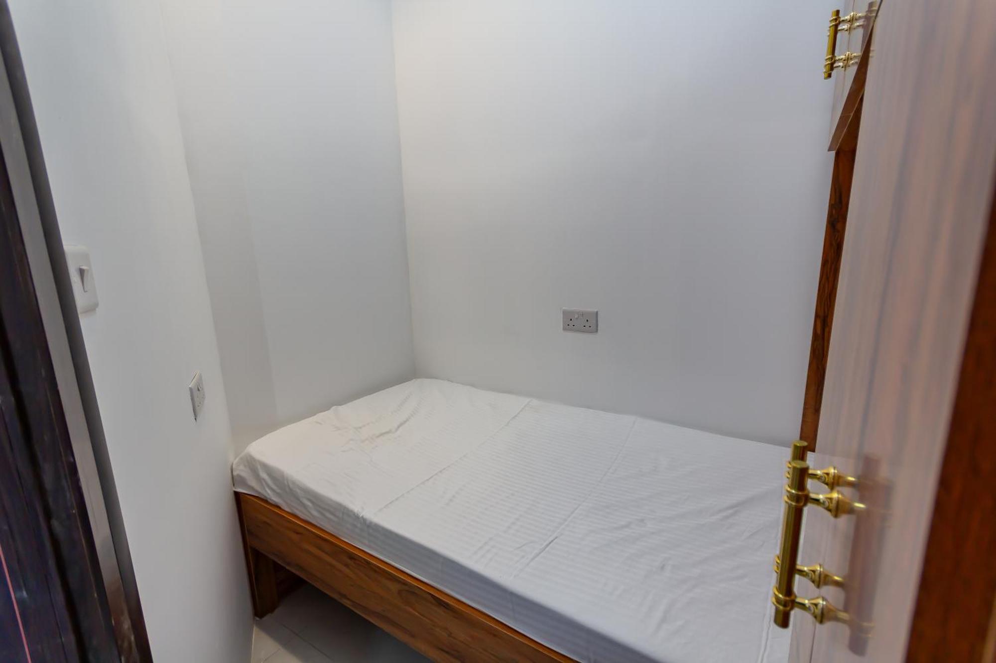Homestay Wonderful ' For Girls Only ' In Tecom, Al Barsha Dubai